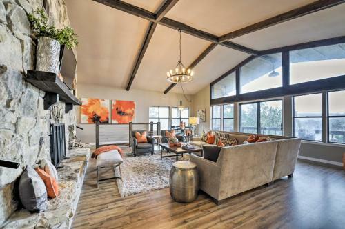 Bright N Breezy Waterfront Lake Granbury Getaway!
