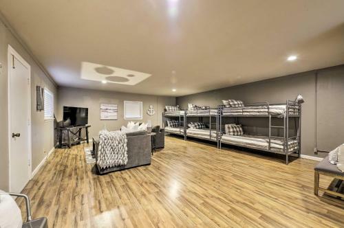 Bright N Breezy Waterfront Lake Granbury Getaway!