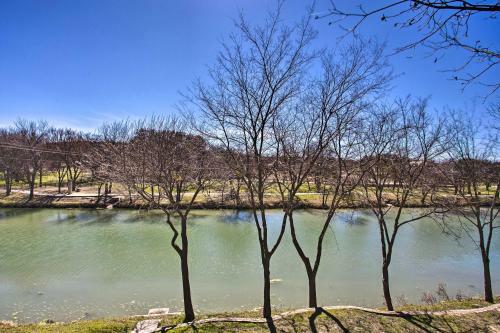 Riverfront Retreat 2 Blocks To Big Rocks Park