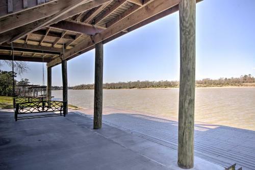 Spacious San Jacinto River Home With Waterfront Deck!