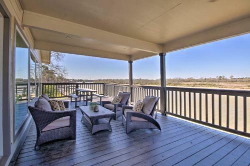 Spacious San Jacinto River Home With Waterfront Deck!