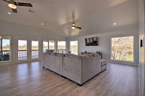 Spacious San Jacinto River Home With Waterfront Deck!