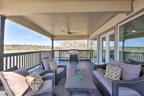 Spacious San Jacinto River Home With Waterfront Deck!