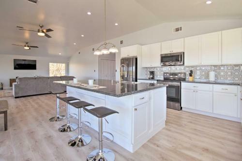 Spacious San Jacinto River Home With Waterfront Deck!