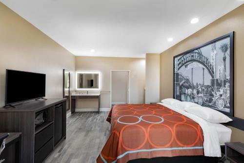 Hotel Super 8 By Wyndham Houston Nw Beltway 8