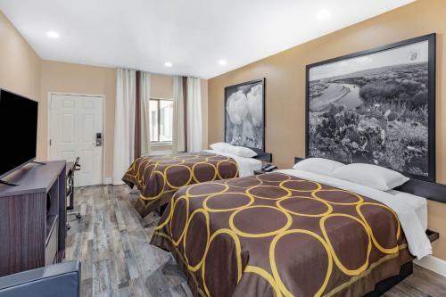 Hotel Super 8 By Wyndham Houston Nw Beltway 8