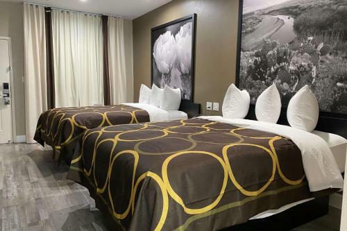 Hotel Super 8 By Wyndham Houston Nw Beltway 8