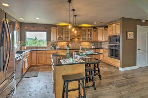 Jonestown House With Hill And Lake Travis Views!