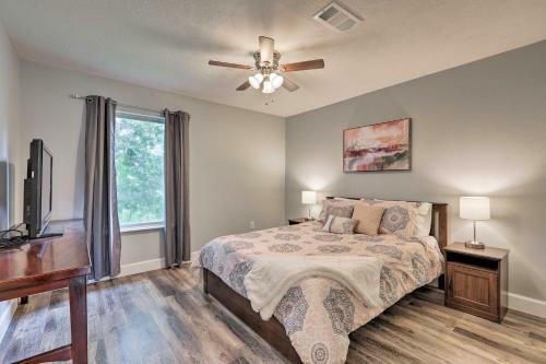 Home With Deck And Dock On San Jacinto River!