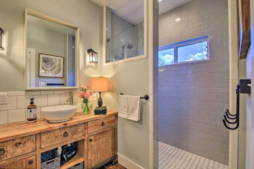 Kerrville Cottage With Rustic Charm And Backyard!