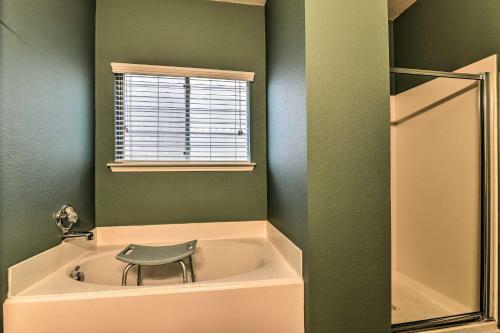 Houston Home With Yard Ideal For All Age Groups