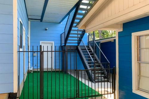 River Oaks Lookout- Unit B