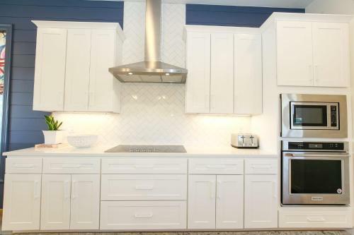 Lakeside Property With Temperature Control Pool On Lake Lbj
