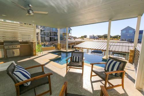 Lakeside Property With Temperature Control Pool On Lake Lbj