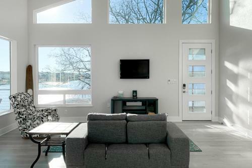 Lakeshore's Edge