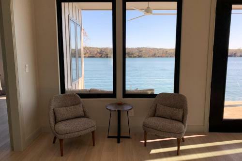 Lake House Paradise