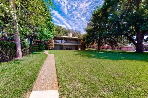Crestwood Acres