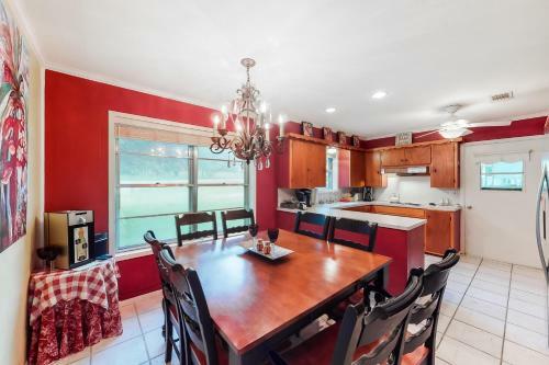 Crestwood Getaway