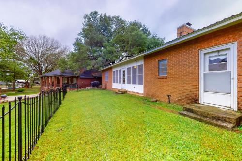 Crestwood Getaway