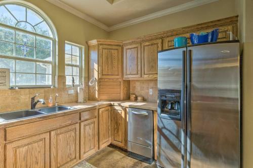 Lake Travis Home Situated On Arkansas Bend Park!