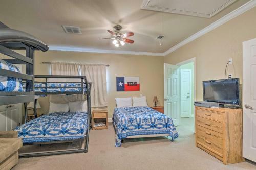Lake Travis Home Situated On Arkansas Bend Park!