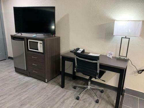 Crescent Park Motel & Suites