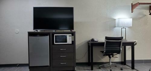 Crescent Park Motel & Suites