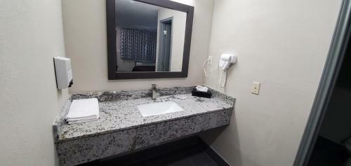 Crescent Park Motel & Suites