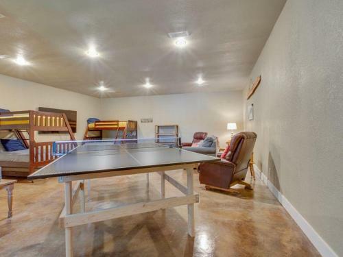 Buck's Lakeview Retreat