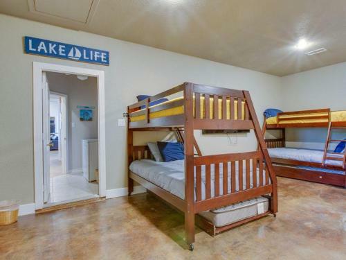 Buck's Lakeview Retreat