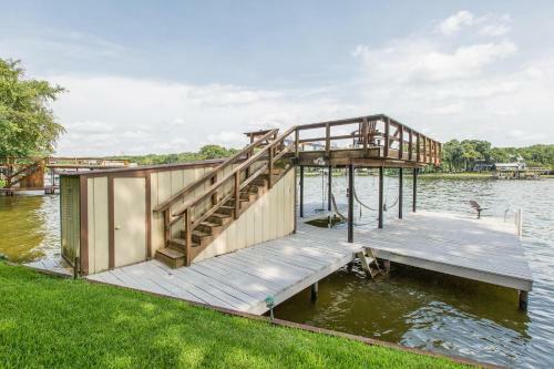 Buck's Lakeview Retreat