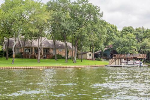 Buck's Lakeview Retreat