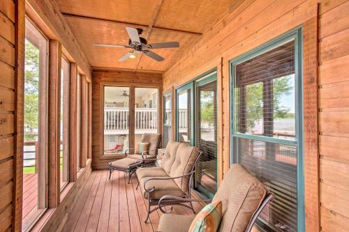 Spacious Cedar Creek Lake Home With Deck And Dock!