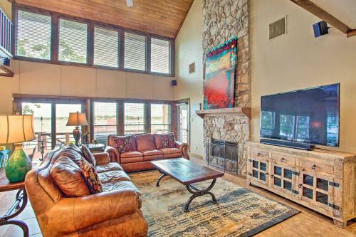 Spacious Cedar Creek Lake Home With Deck And Dock!