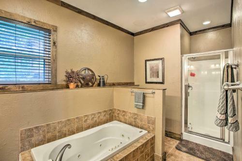 Spacious Cedar Creek Lake Home With Deck And Dock!