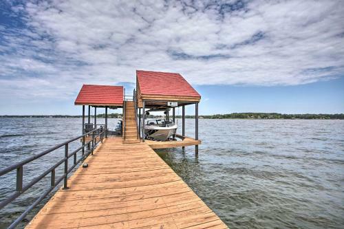 Spacious Cedar Creek Lake Home With Deck And Dock!