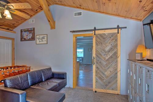 Cedar Creek Lakefront Home With Dock And Fire Pit