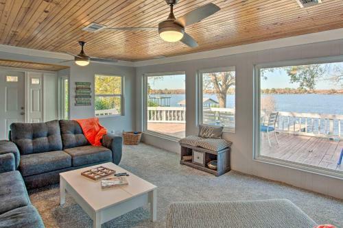 Cedar Creek Lakefront Home With Dock And Fire Pit