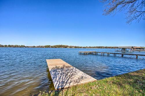 Cedar Creek Lakefront Home With Dock And Fire Pit
