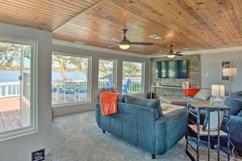 Cedar Creek Lakefront Home With Dock And Fire Pit