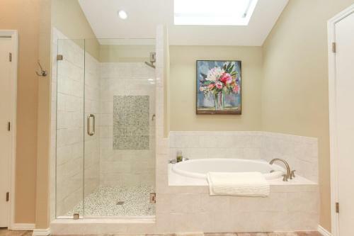 Splash Time! 4br Lake Lbj Waterfront W/ Boat Dock