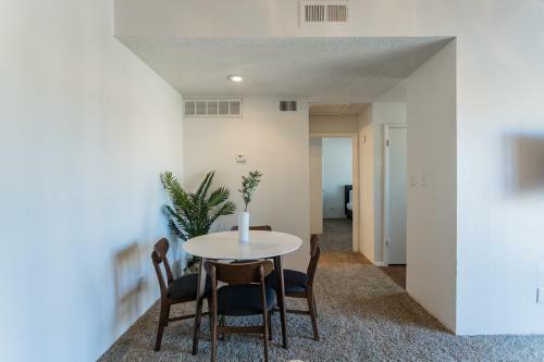 Apartamento Newly Renovated Midland Flat + Pool