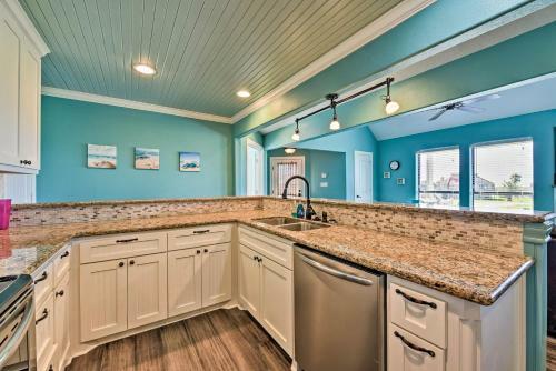 Matagorda Townhome With Deck, Views, Pool Access