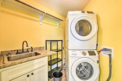 Matagorda Townhome With Deck, Views, Pool Access
