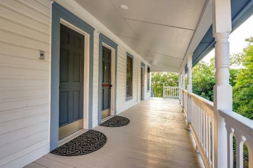 Downtown Marble Falls Boutique House