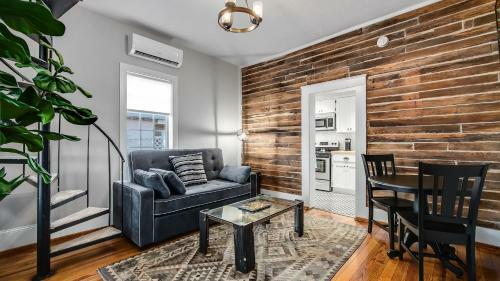 Downtown Marble Falls Boutique House