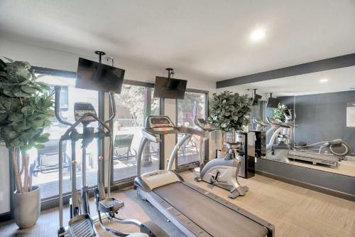 Quaint Midland 1br With Private Balcony