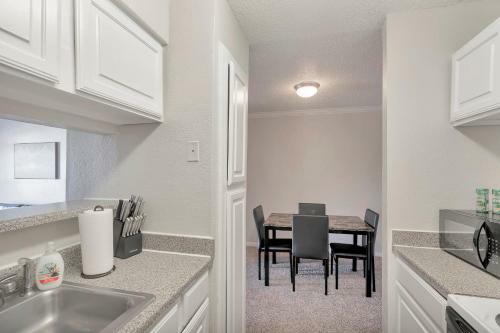 Quaint Midland 1br With Private Balcony