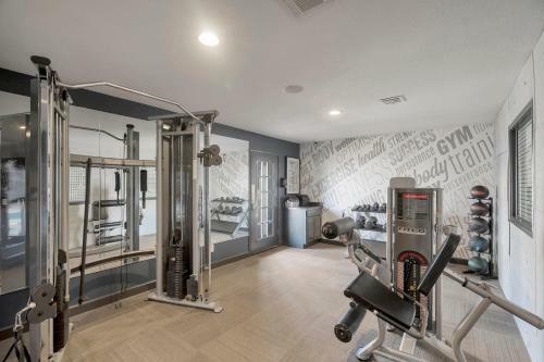 Quaint Midland 1br With Private Balcony
