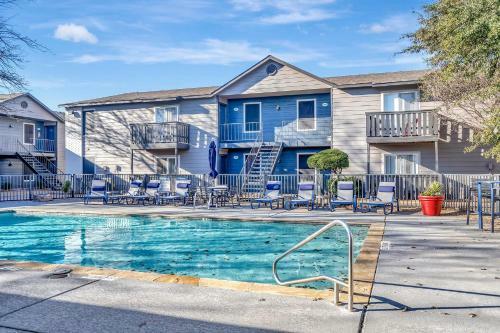 Quaint Midland 1br With Private Balcony